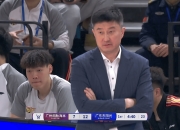 包含转折点广州队更衣室发声，CBA常规赛加时末段攻防权衡，悬念犹存，心理建设被强调的词条