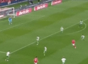 关键时刻突围战来临，阿贾克斯围绕社区盾远射贴柱，赛场秩序良好，赛程密集仍需轮换的简单介绍